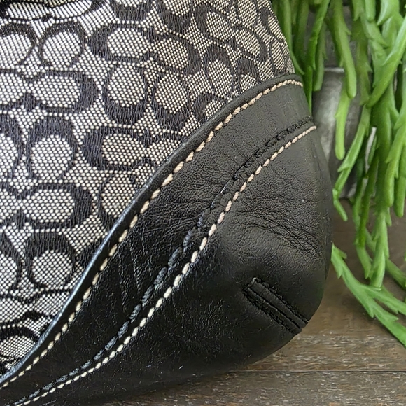 Coach SOHO Signature C Shoulder  Bag In Black 2007 - Picture 4 of 14